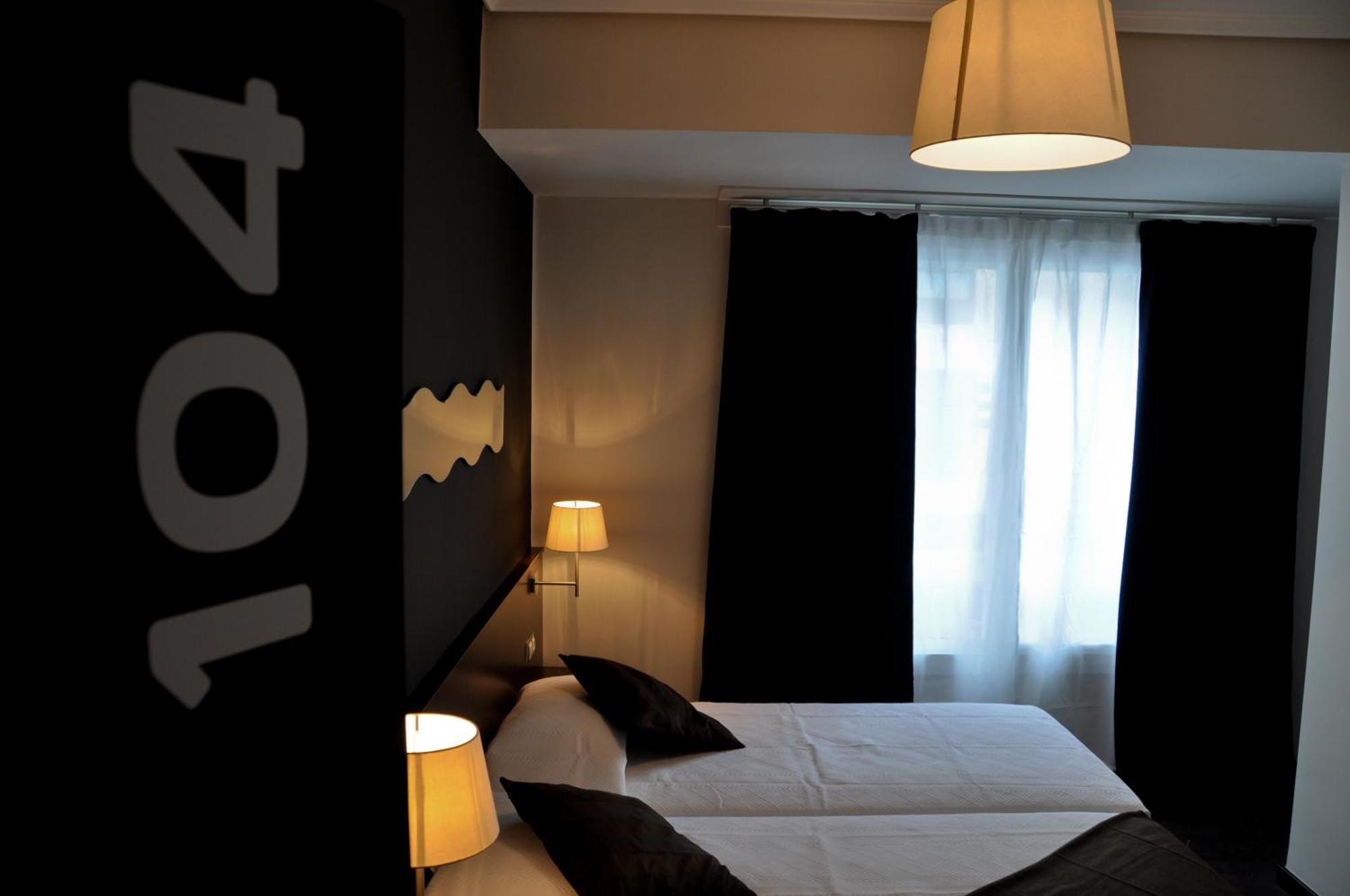 Hostal La Rotonda Оуренсе Екстериор снимка