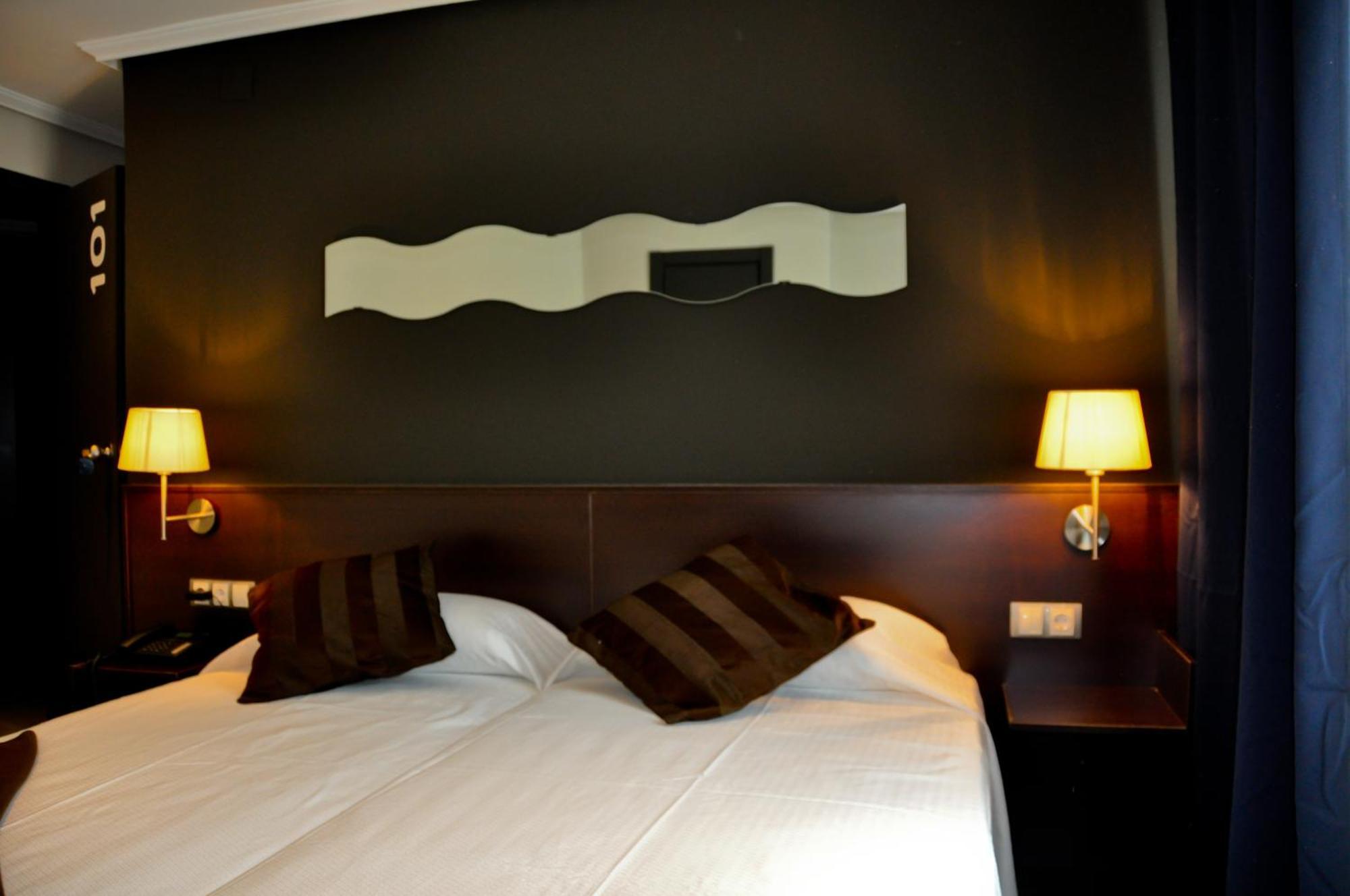 Hostal La Rotonda Оуренсе Екстериор снимка