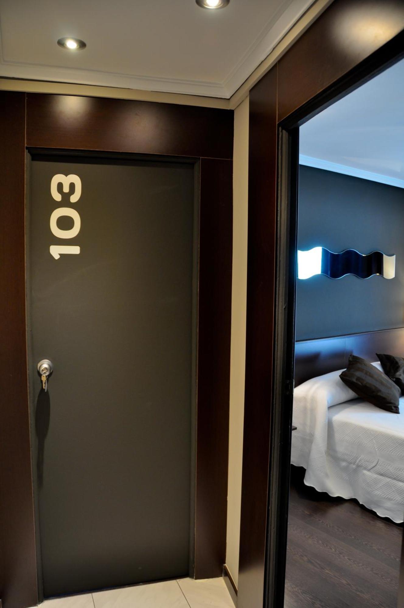 Hostal La Rotonda Оуренсе Екстериор снимка