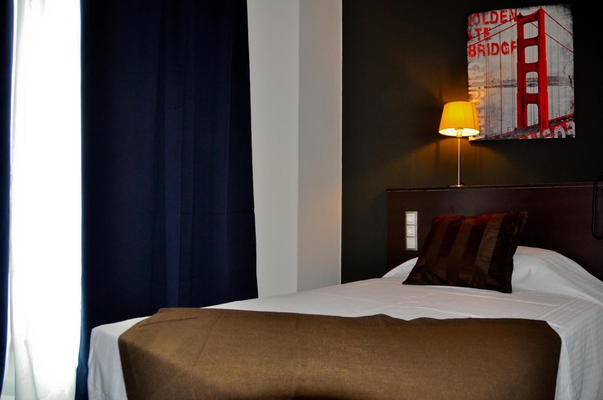 Hostal La Rotonda Оуренсе Екстериор снимка