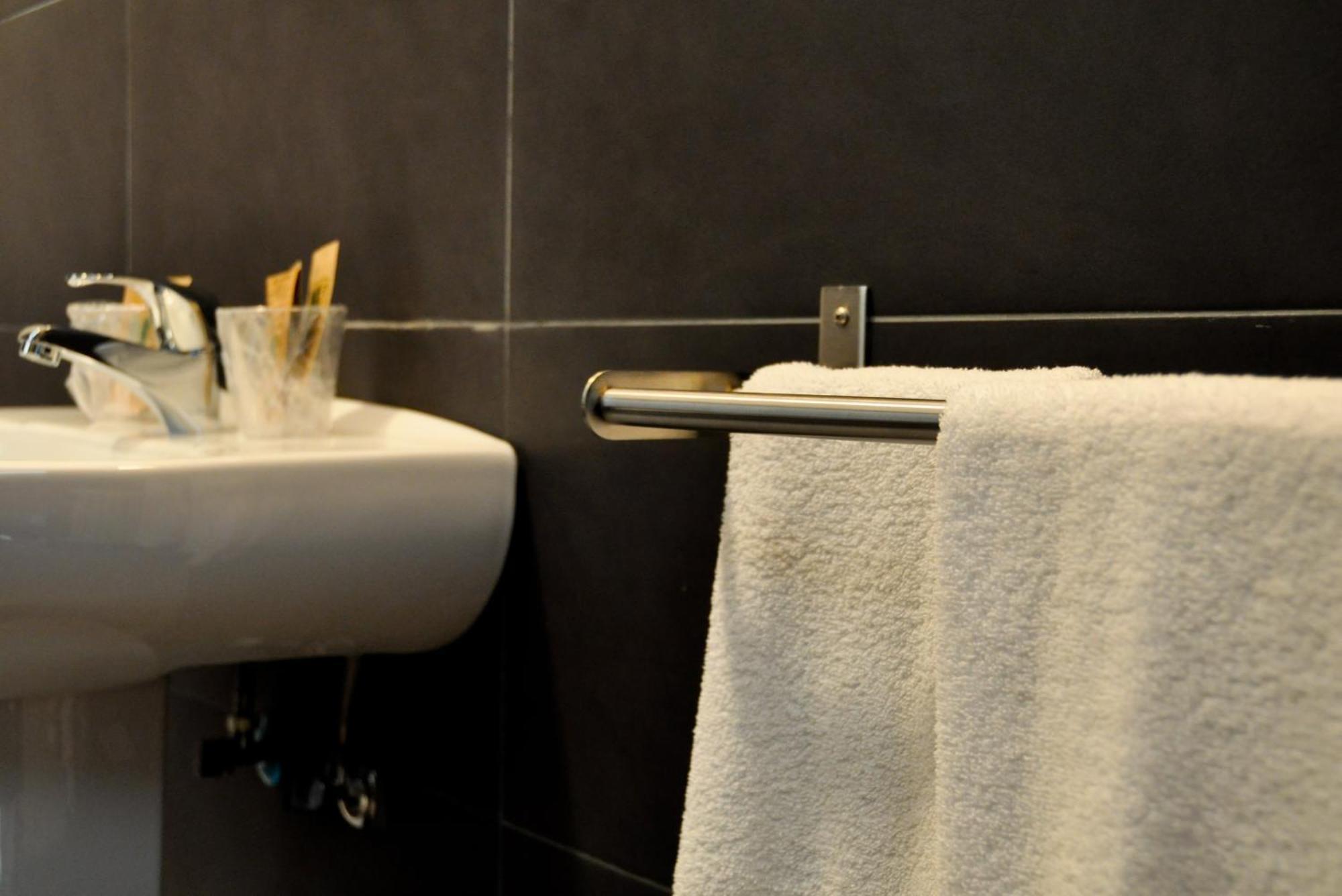 Hostal La Rotonda Оуренсе Екстериор снимка