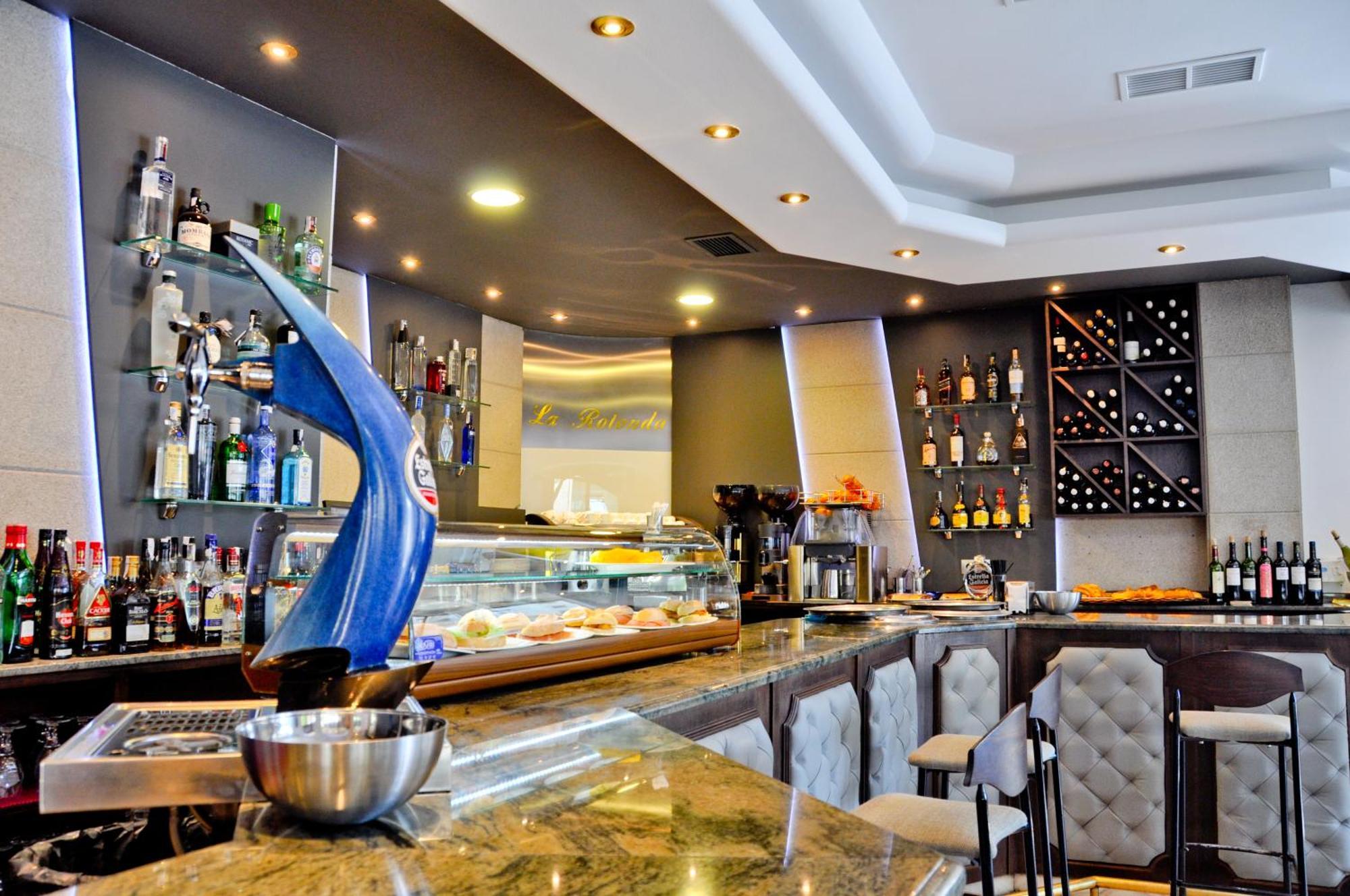 Hostal La Rotonda Оуренсе Екстериор снимка